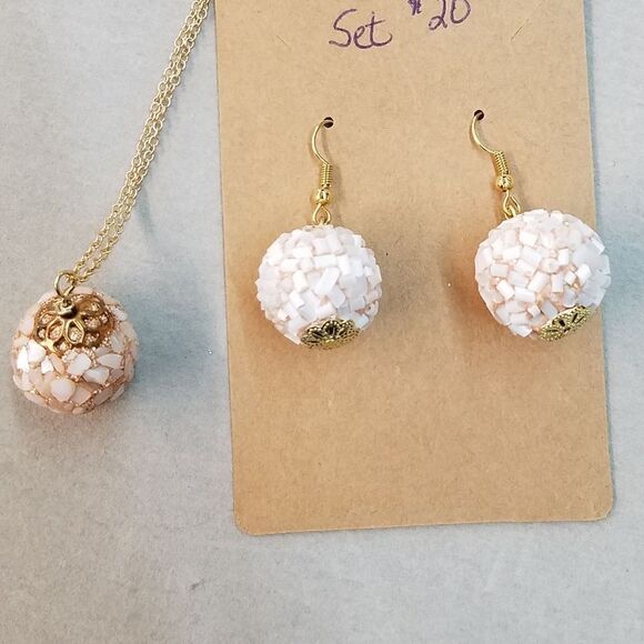 Handmade earrings & necklace - Picture 1 of 2